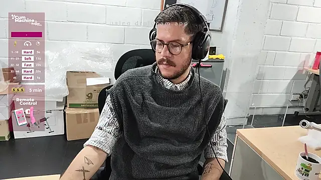 Snapshot of AndyHepburn chatting on October 6, 2:00 pm AndyHepburn online show from October 6, 2:00 pm