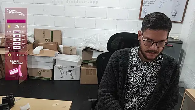 Snapshot of AndyHepburn chatting on October 9, 4:34 pm AndyHepburn online show from October 9, 4:34 pm