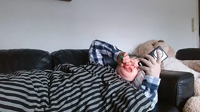 Snapshot of StarZ15 chatting on February 10, 11:15 am StarZ15 online show from February 10, 11:15 am