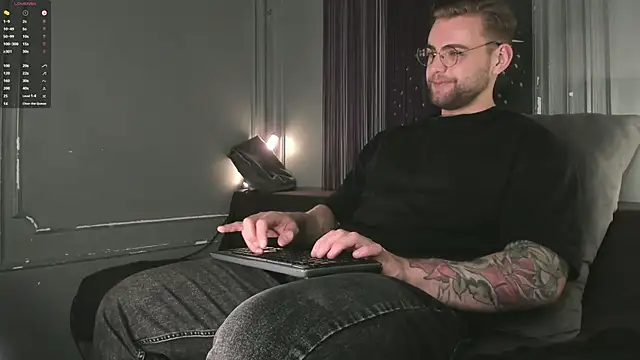 WayneWilson online show from December 18, 4:41 am