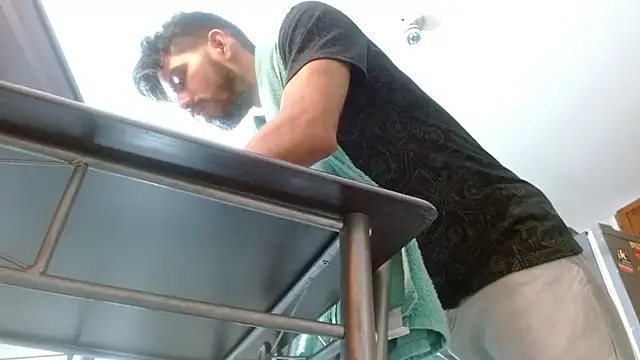 JohanyLatino online show from February 21, 2:06 am