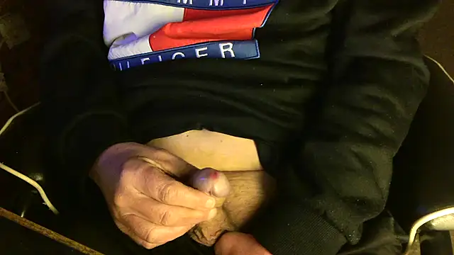 Snapshot of MarcTaya chatting on October 24, 9:49 pm MarcTaya online show from October 24, 9:49 pm