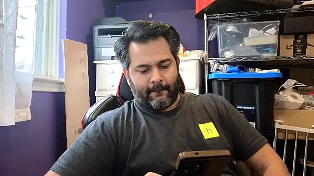 Sakhtlaundaz online show from April 25, 9:45 pm