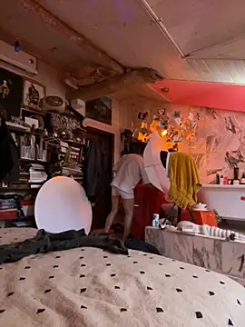 ETHAN MOORE online show from October 14, 1:29 pm