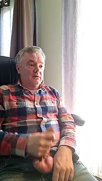 Snapshot of MichOxxford chatting on October 15, 4:09 am MichOxxford online show from October 15, 4:09 am