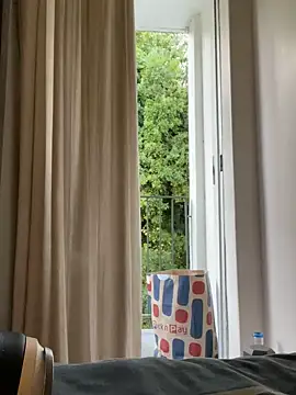 Snapshot of YesTheSexiest chatting on December 8, 3:56 pm YesTheSexiest online show from December 8, 3:56 pm