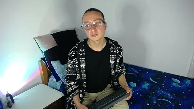 monkeywillwhite online show from February 28, 4:44 am