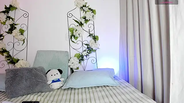 Jiggly   online show from September 24, 12:10 am