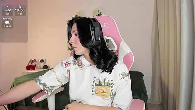 Jiggly   online show from October 11, 1:20 am