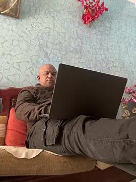 Dick 6inches online show from February 16, 8:01 am