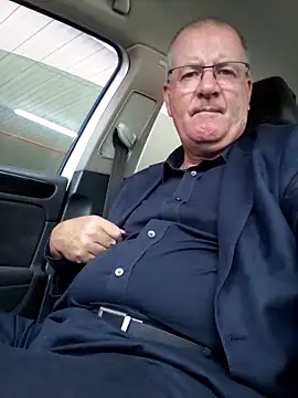 stiffandlubedxh online show from January 9, 7:31 am