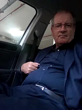 stiffandlubedxh online show from December 9, 7:28 am