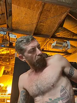 Snapshot of mandjpuff2 chatting on September 10, 6:45 am mandjpuff2 online show from September 10, 6:45 am