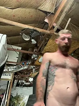 Snapshot of mandjpuff2 chatting on September 15, 6:15 am mandjpuff2 online show from September 15, 6:15 am