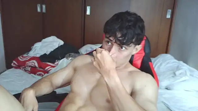 aresholland online show from November 18, 7:50 pm