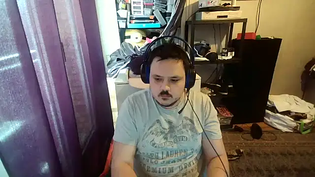 Snapshot of Bebemickey75 chatting on March 8, 11:22 am Bebemickey75 online show from March 8, 11:22 am