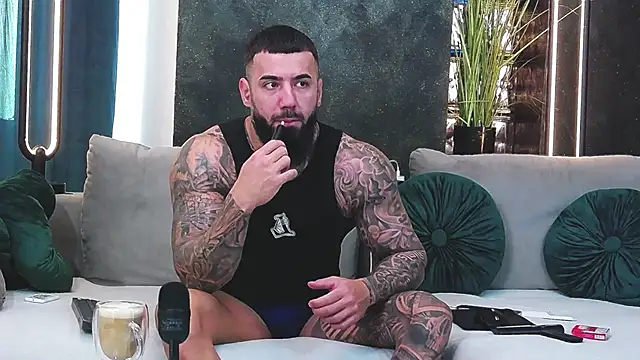 masterkingofmusclee online show from January 17, 6:47 am