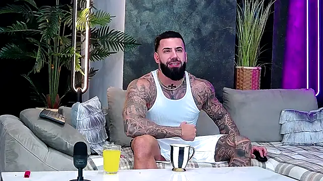 masterkingofmusclee online show from November 25, 8:44 pm