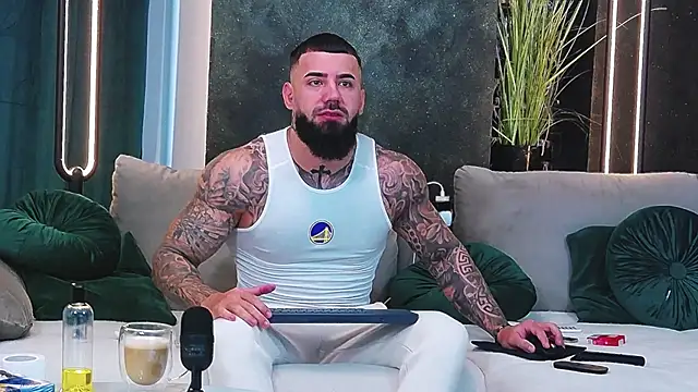 masterkingofmusclee online show from January 21, 6:45 am