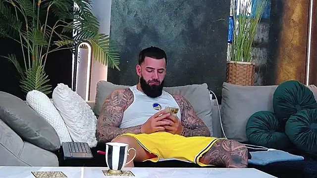 masterkingofmusclee online show from December 4, 7:48 am