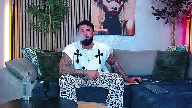 masterkingofmusclee online show from May 28, 9:35 pm