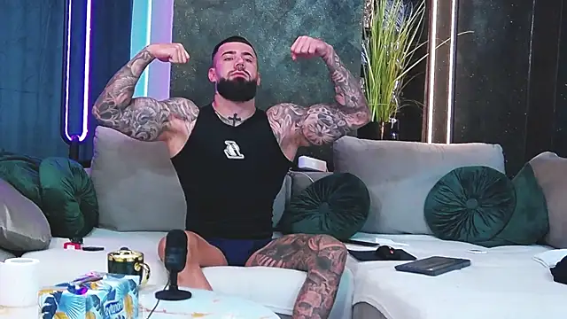 masterkingofmusclee online show from January 15, 7:05 am