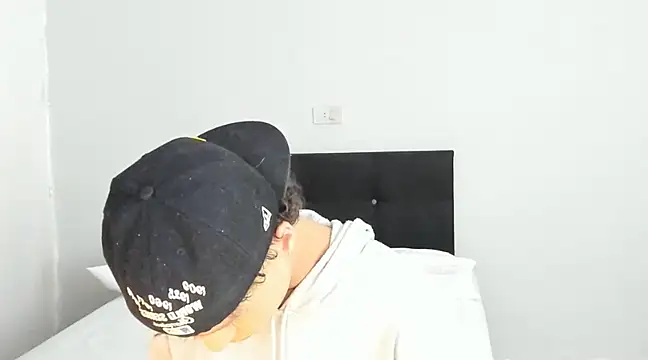 angelcortes online show from March 4, 11:22 pm