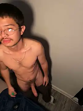 demonslayerr999 online show from December 19, 11:25 pm