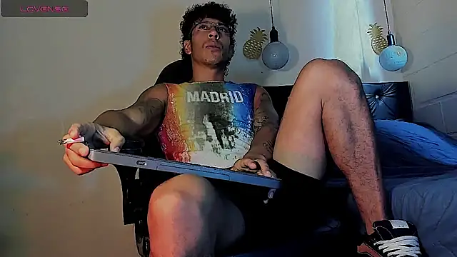 Snapshot of FuckHardlove chatting on March 19, 4:13 pm FuckHardlove online show from March 19, 4:13 pm