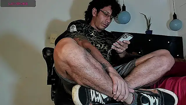 Snapshot of FuckHardlove chatting on October 17, 4:11 pm FuckHardlove online show from October 17, 4:11 pm