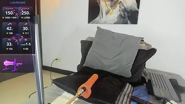 ChrisMiller69 online show from February 26, 11:13 pm