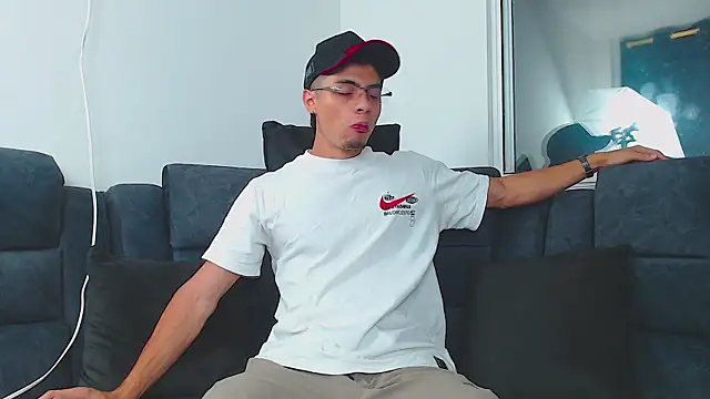 Stiven CL online show from February 22, 12:16 am