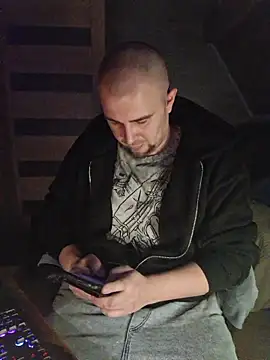 Foxyshaved online show from February 13, 5:24 am