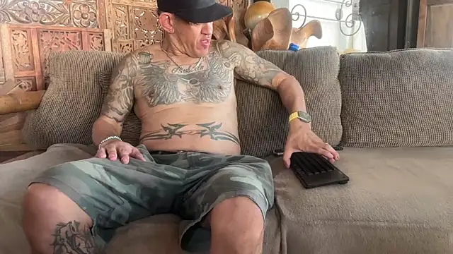 Snapshot of RoodoggXL chatting on October 8, 11:42 pm RoodoggXL online show from October 8, 11:42 pm