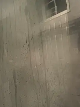 Snapshot of RoodoggXL chatting on February 24, 3:23 am RoodoggXL online show from February 24, 3:23 am