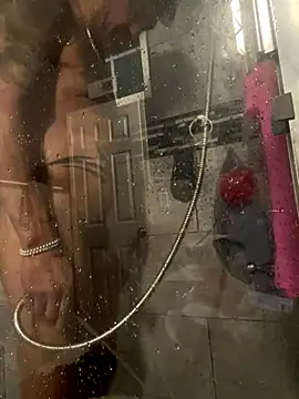 Snapshot of RoodoggXL chatting on December 3, 3:29 am RoodoggXL online show from December 3, 3:29 am