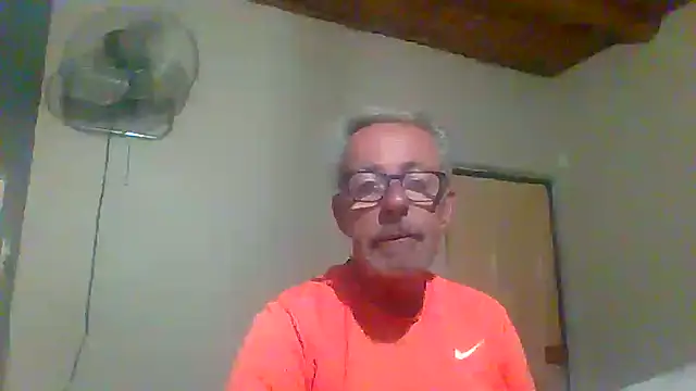 Snapshot of tuggy59 chatting on October 11, 4:38 am tuggy59 online show from October 11, 4:38 am