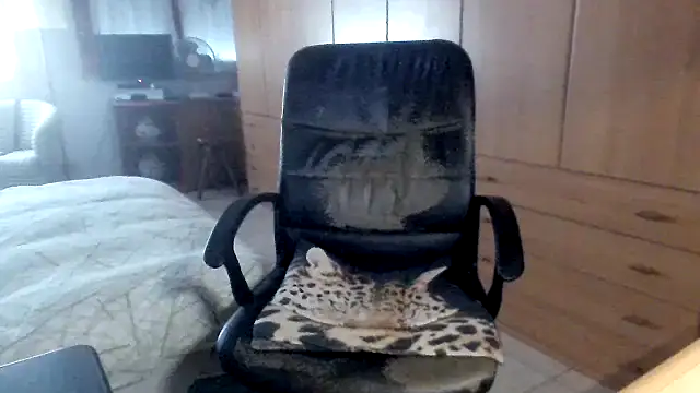 Snapshot of papillonhotofficial chatting on March 4, 9:18 am papillonhotofficial online show from March 4, 9:18 am