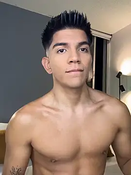 santiago 01 online show from December 5, 11:45 pm