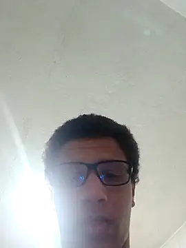 Nicolaskribeiro online show from May 5, 10:06 am
