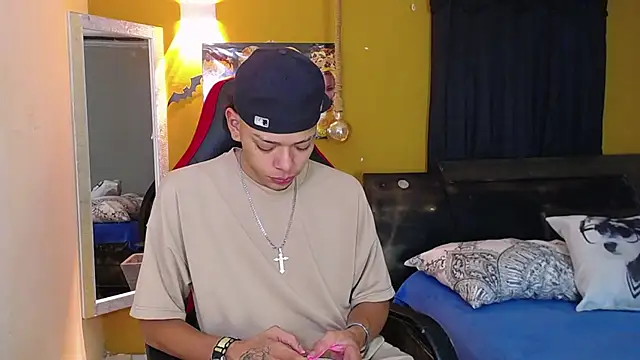 Snapshot of Harry_jhonsson chatting on December 5, 3:37 am Harry jhonsson online show from December 5, 3:37 am