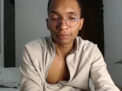 Snapshot of Aaronblack1_ chatting on December 30, 3:25 am Aaronblack1  online show from December 30, 3:25 am