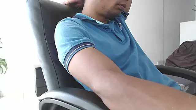 Aaronblack1  online show from February 20, 2:19 pm