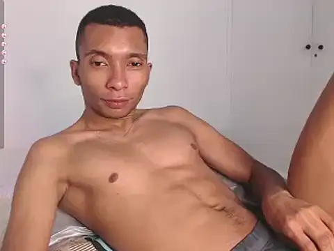 Snapshot of Aaronblack1_ chatting on February 21, 10:48 pm Aaronblack1  online show from February 21, 10:48 pm