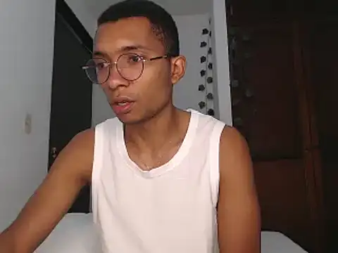 Snapshot of Aaronblack1_ chatting on January 4, 12:38 pm Aaronblack1  online show from January 4, 12:38 pm