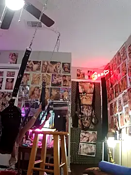 luvs2cumm69 online show from March 15, 11:29 am