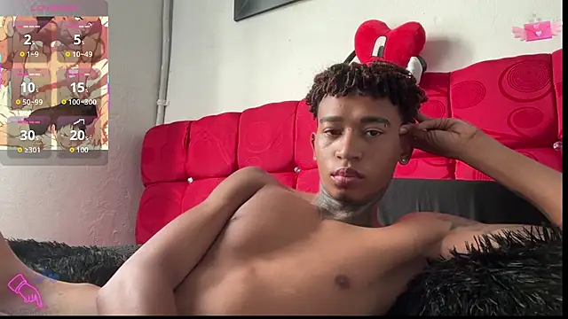 Snapshot of sexy_blacks_ chatting on October 21, 1:14 pm sexy blacks  online show from October 21, 1:14 pm