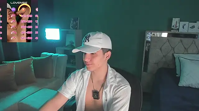 Snapshot of Brat_ chatting on September 22, 3:00 pm Brat  online show from September 22, 3:00 pm