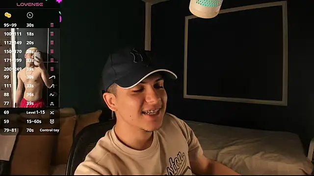 Snapshot of Brat_ chatting on December 6, 8:18 pm Brat  online show from December 6, 8:18 pm
