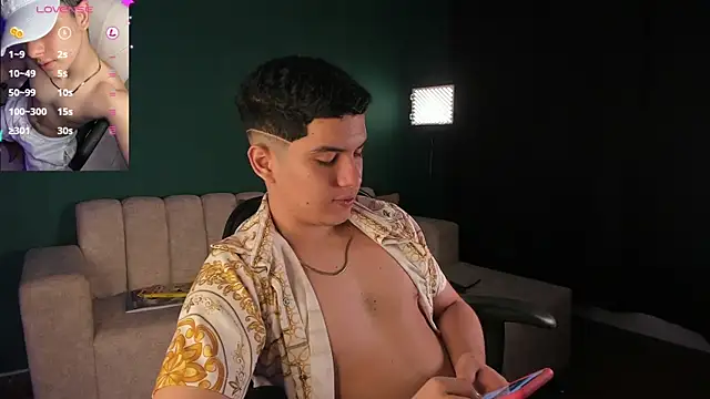 Snapshot of Brat_ chatting on March 5, 12:00 pm Brat  online show from March 5, 12:00 pm